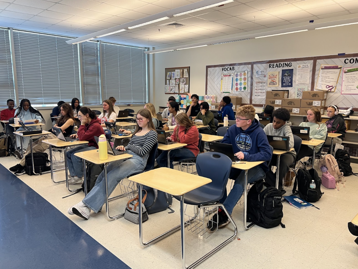 Zachary Welser’s 5th period AP Lang class hard at work. Photo courtesy of Noa Zilber ('27)
